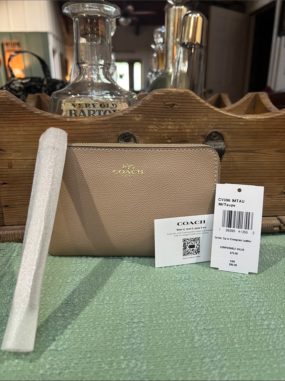 NWT Coach Corner Zip Wristlet in Taupe Crossgrain Leather